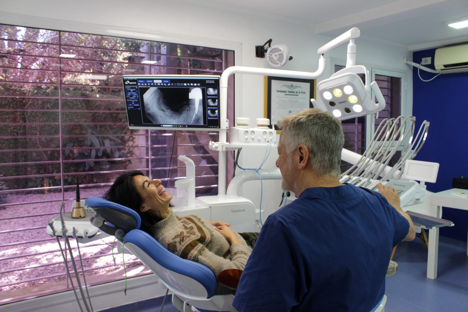 Atención odontológica con diagnóstico por imágenes en tiempo real